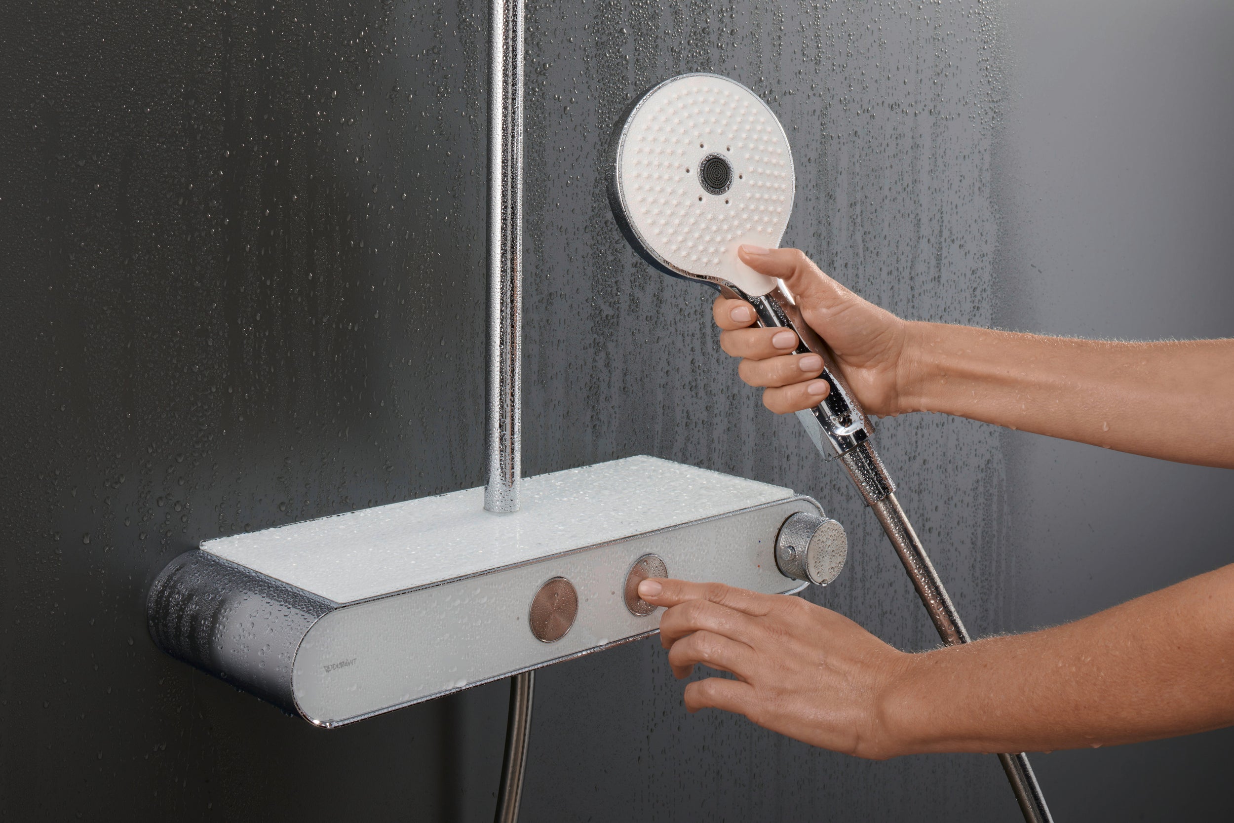 Duravit Shower System mit Thermostat, Glasablage, 3 Strahlarten und MinusFlow-Funktion – Chrom/Weiß