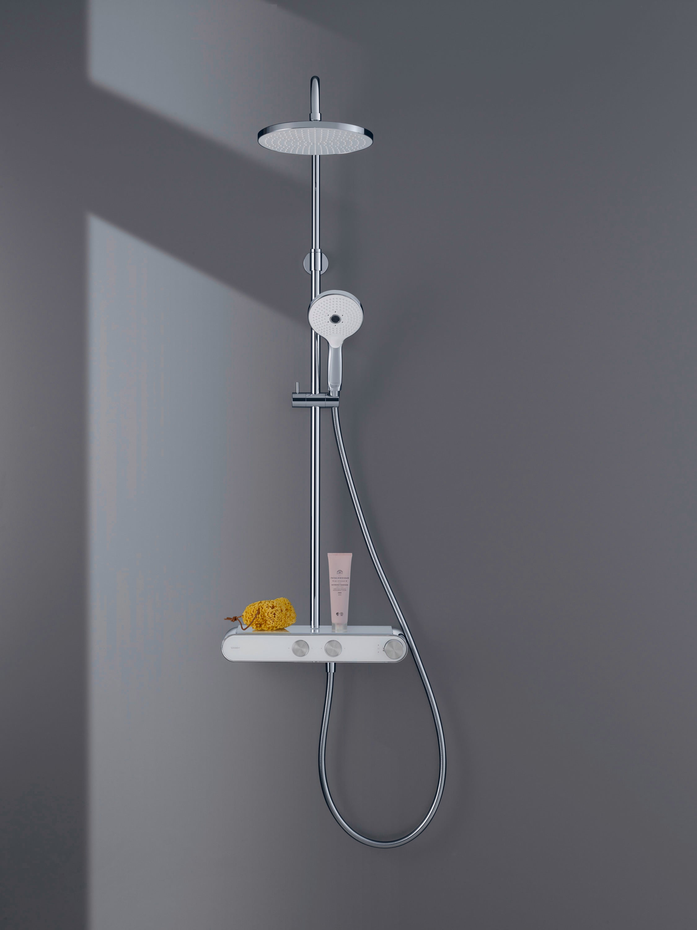 Duravit Shower System mit Thermostat, Glasablage, 3 Strahlarten und MinusFlow-Funktion – Chrom/Weiß