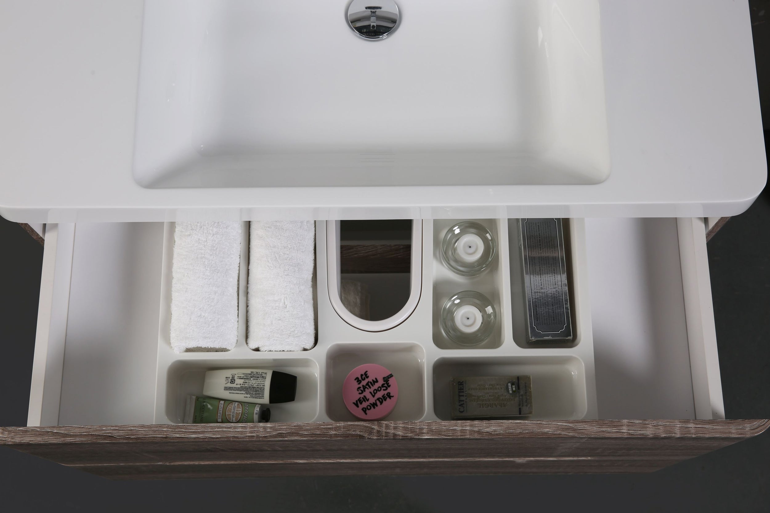 Drawer insert cosmetic insert
